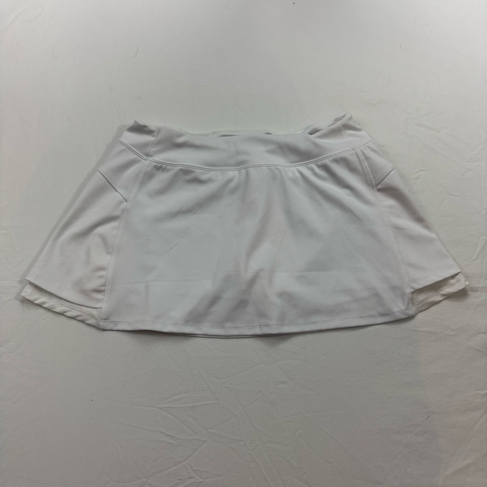K52. Women’s Jessica Simpson Active White Skort (M)‎